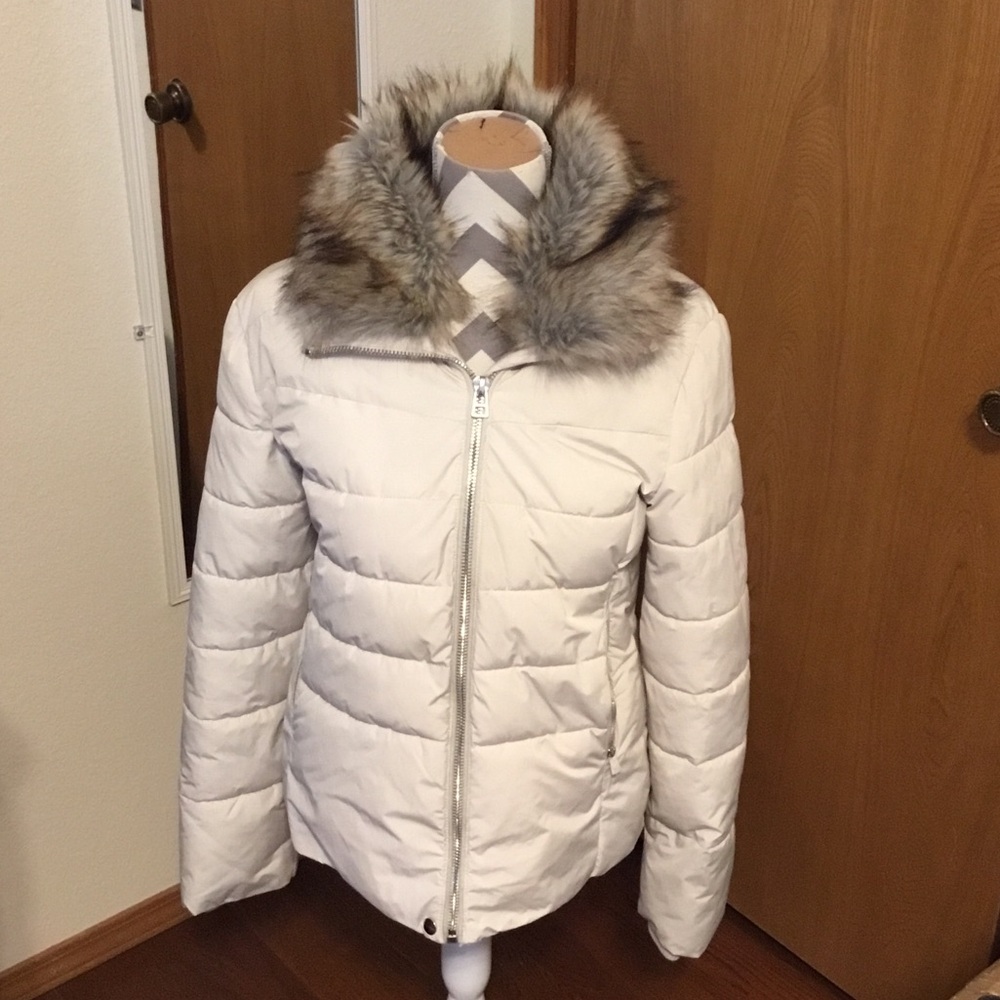 Forever 21 off White Puffer Jacket with Faux Fur Collar - Picture 1 of 5